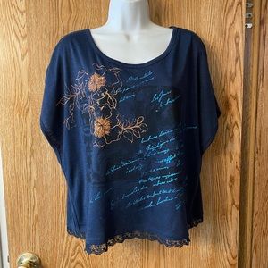 Mudd fun French-type floral and cursive print top size small navy blue